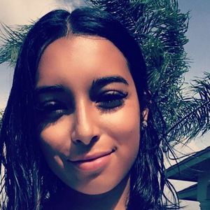 Meet your Posher, Naomi